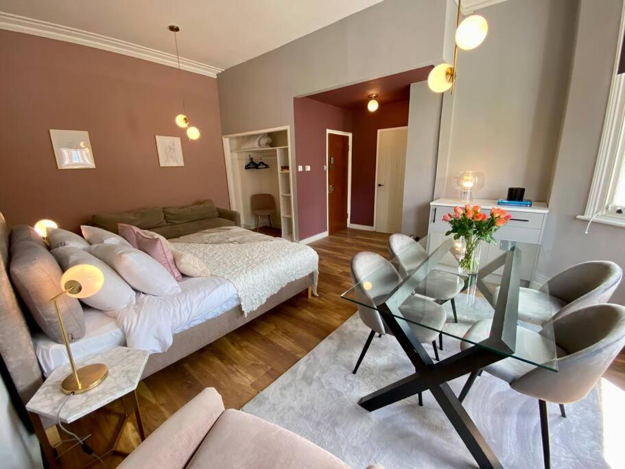 Studio For 3 Near Regents Park N5 London Bagian luar foto
