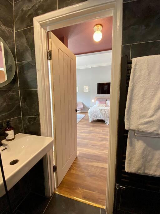 Studio For 3 Near Regents Park N5 London Bagian luar foto